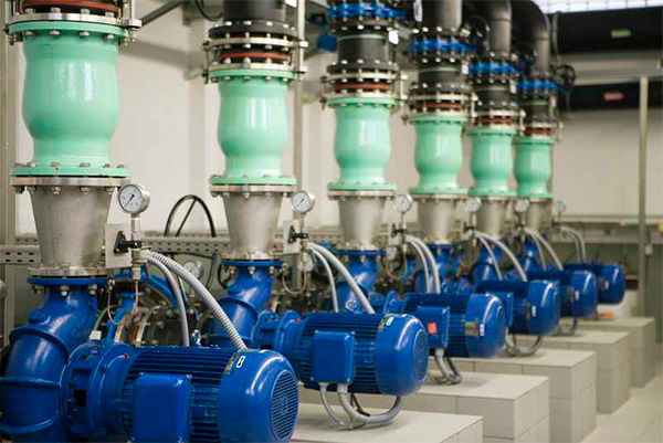 بررسی ویژگیهای پمپهای صنعتی مناسب
